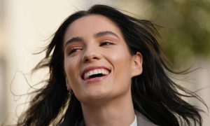 Распускать волосы недостойно и некрасиво: помощник Кадырова анонсировал «разъяснительные беседы» с женщинами без платков