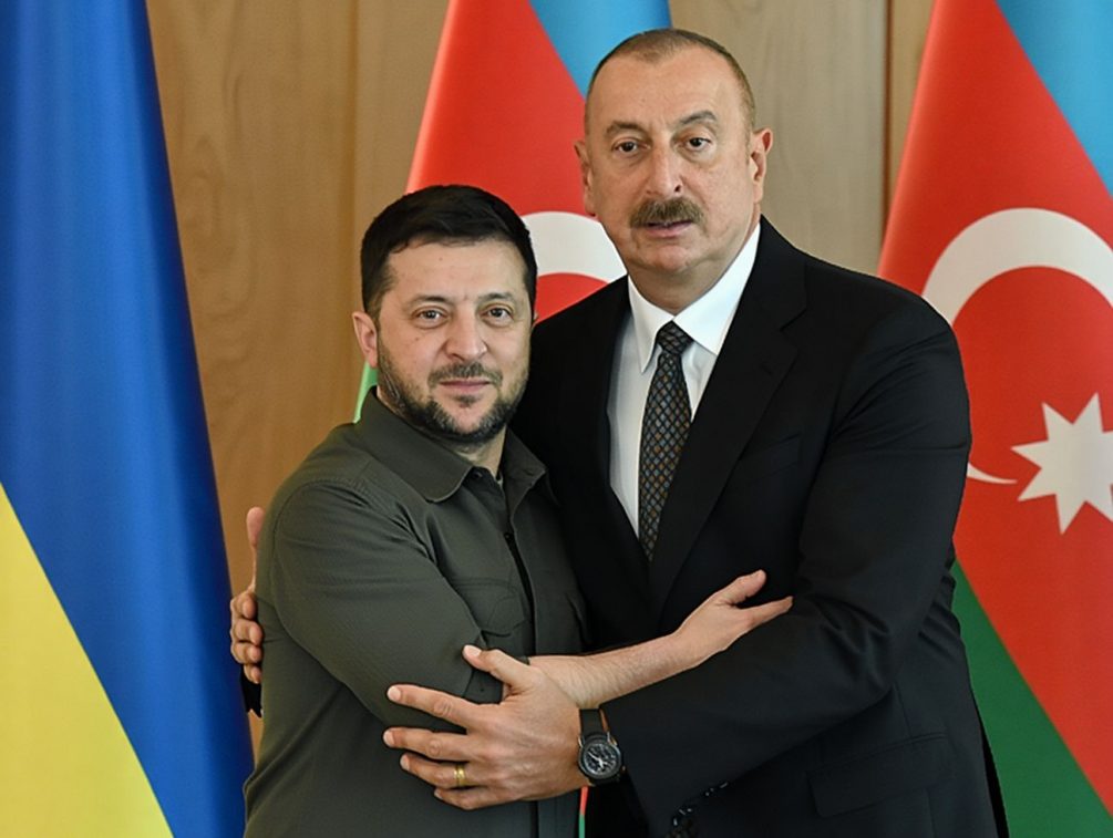 Встретились два русофоба: Алиев и Зеленский демонстративно общались на английском, а не на русском