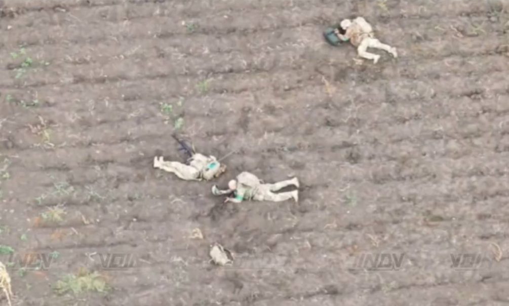 Один против пятерых: дрон заснял видео, как бойцов ВСУ разорвало на части в Новогригоровке 