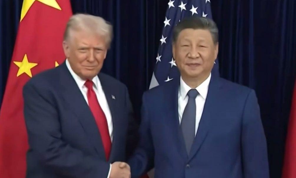 Пусанская встреча: Трамп и Си обсудили мир, торговлю и ядерные испытания - БлокнотРУ - Новости. Трамп последние новости. Новости США. Трамп новости. США новости. Китай новости. Новости ТрампНовости Китая и США. Новости Китая. Новости США и Китая. Китай обвалил рынок США. Китай обрушился на США. Китай испортил экономику США. Китай США конкуренция.