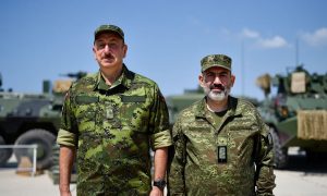 Запад начинает накачивать оружием Азербайджан и Армению: Великобритания завалит Закавказье военной техникой