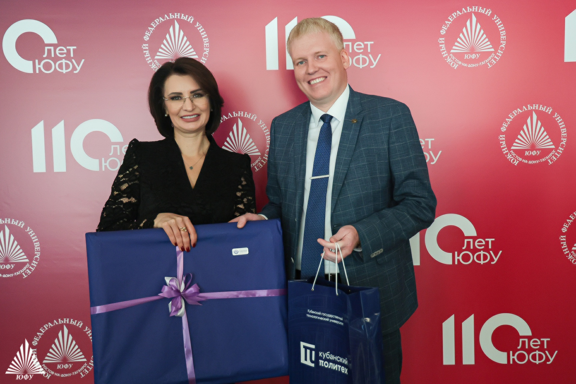 ЮФУ торжественно отметил свое 110-летие в Ростовском государственном музыкальном театре ЮФУ торжественно отметил свое 110-летие в Ростовском государственном музыкальном театре