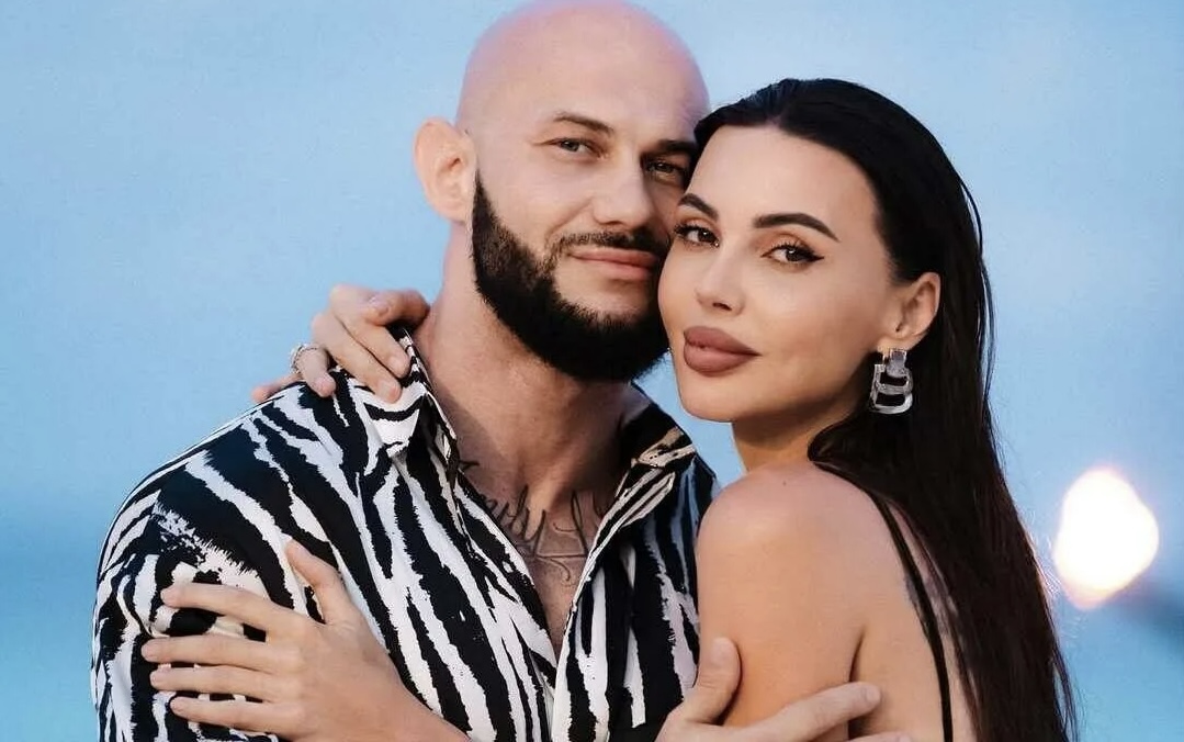 «Ему надо взрослеть»: Самойлова приехала в суд и назвала причину развода с Джиганом после 13 лет брака