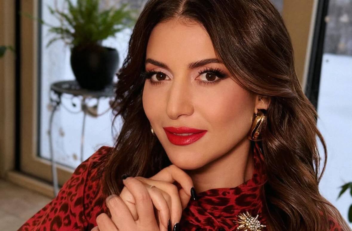 Жасмин впервые стала бабушкой: «Когда я приехала в роддом, невестка уже бегала по палате»