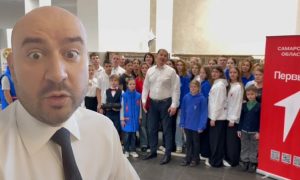 Самарского губернатора прячут за женщин и детей. На защиту Вячеслава Федорищева “от информационных атак” бросили школьников и жён ветеранов