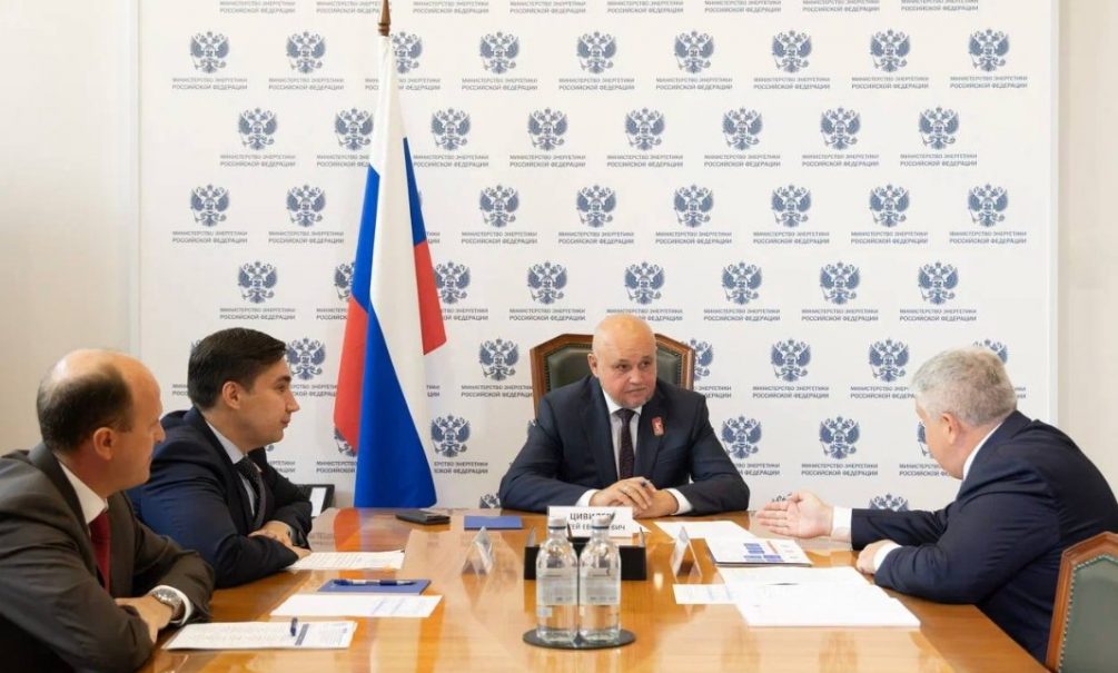 Барин в правительстве? Почему министр энергетики Цивилев на встречах сидит во главе стола 