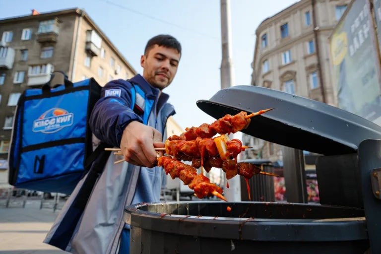 «Вместо закона – нормы шариата»: курьерам-мусульманам запретили доставлять свинину и алкоголь – в СПЧ отреагировали на скандальную фетву ДУМ РФ 