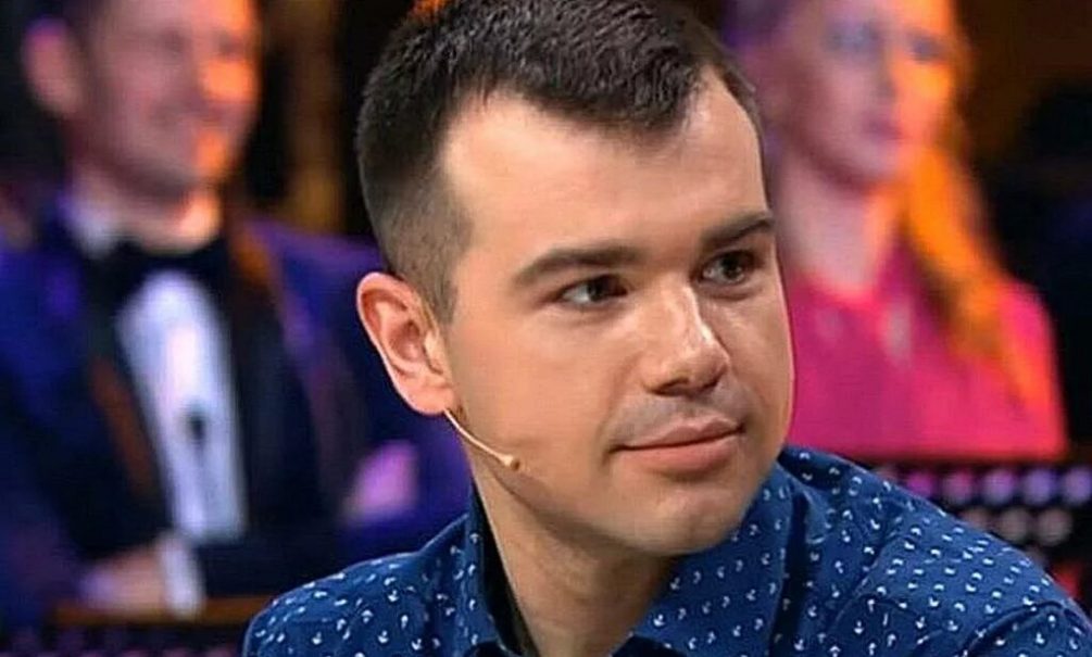 «Бил шнуром от фена и пытался убить шампуром»: дочь звезды «Бил шнуром от фена и пытался убить шампуром»: дочь звезды