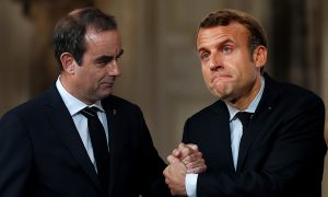 Макрон всё: «мальчик-зайчик» президента Франции подал в отставку с поста премьер-министра на 27 день