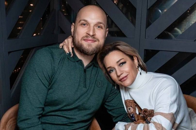 Скандал вокруг ресторана Булановой: муж певицы ответил на обвинения сотрудников в долгах и смерти коллеги Скандал вокруг ресторана Булановой: муж певицы ответил на обвинения сотрудников в долгах и смерти коллеги