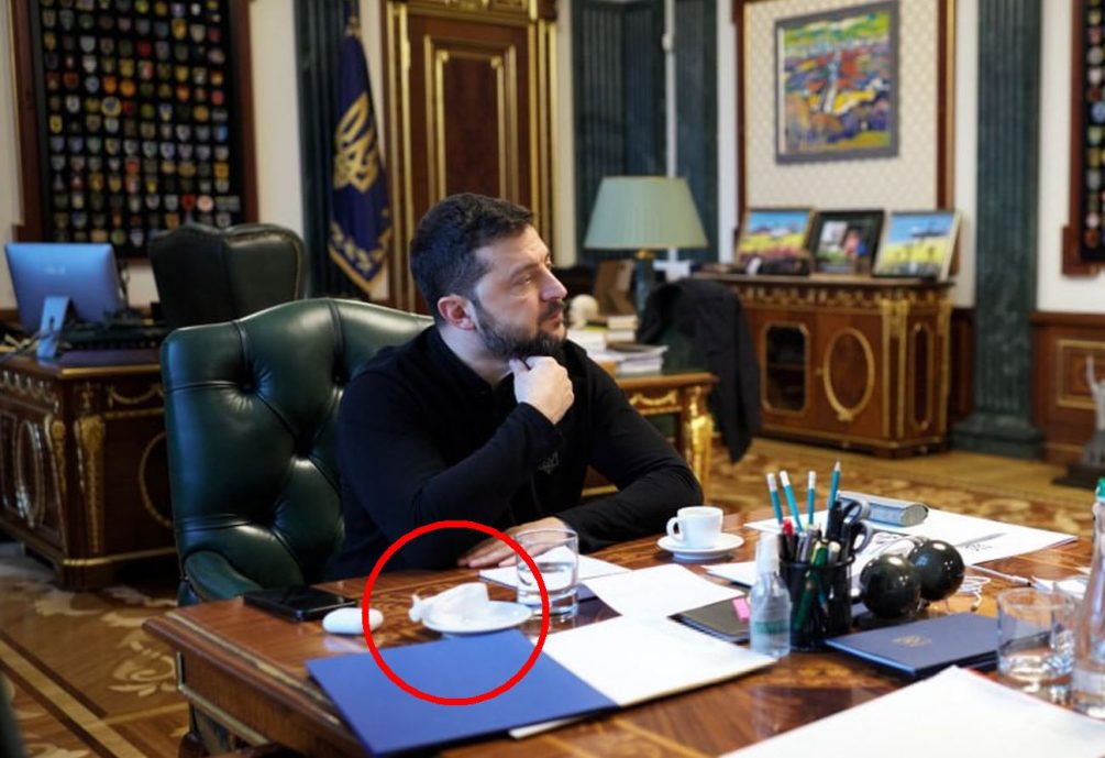 «Деструктивные дебилы»: Зеленский уже посылает своих депутатов и не скрывает «подозрительных» свертков