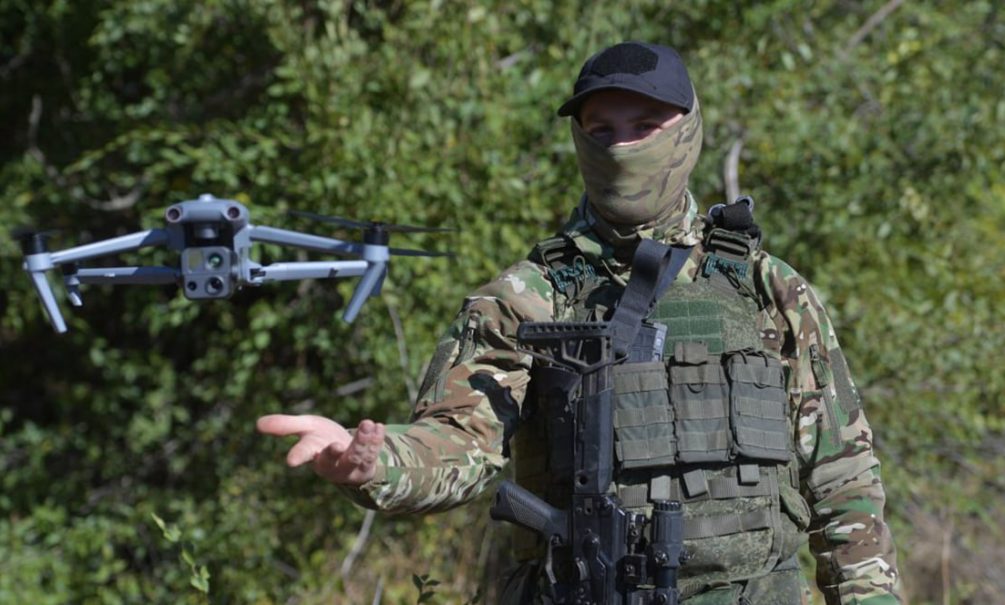 «Танк ВСУ застрял на рельсах»: дроны ВС РФ устроили показательный разгром на фронте СВО