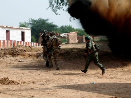 іш киімдегі жетілген томпақ