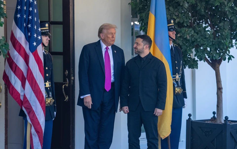 Трамп оживился только на словах о Путине - Зеленский вел себя крайне подобострастно: эксперт по телу оценила встречу в Белом Доме Трамп оживился только на словах о Путине - Зеленский вел себя крайне подобострастно: эксперт по телу оценила встречу в Белом Доме