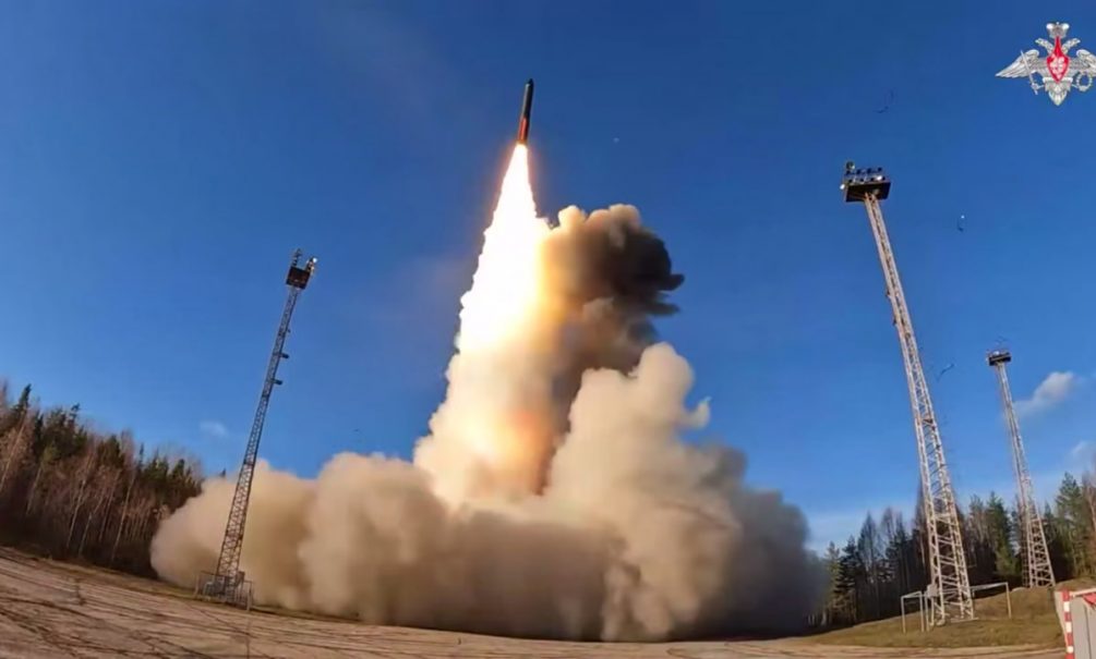 «Запущены ракеты «Ярс» и «Синева»: Путин ответил на ядерные учения НАТО у границ РФ «Запущены ракеты «Ярс» и «Синева»: Путин ответил на ядерные учения НАТО у границ РФ