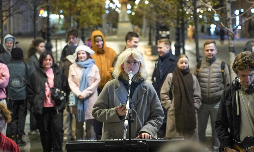 «Не надо ломать им жизнь»: как уличные музыканты Наоко и «Женька Радость» попали под арест за песни «Не надо ломать им жизнь»: как уличные музыканты Наоко и «Женька Радость» попали под арест за песни