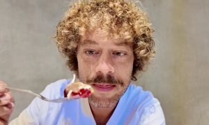 «Катастрофа в тарелке»: американская еда встала поперек гола сбежавшему из России иноагенту Варламову