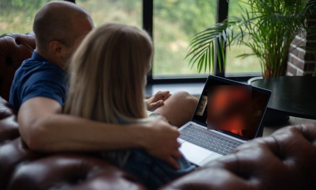 «Наша власть сумасшедшая»: с начала СВО власти Украины потратили на порно около 5 млн гривен