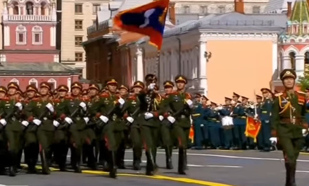 Особенности фигуры Сергея Лаврова поставили его в неловкое положение в Лаосе