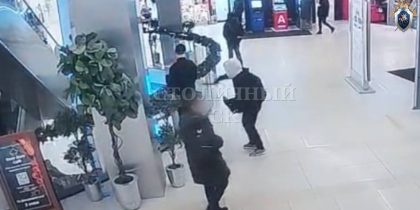 «Это теракт»: 16-летний Хусейн резал охранника и полицейских за замечание о неуместном намазе