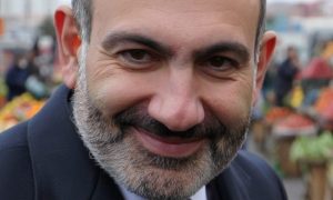 «Забудьте про Карабах»: Пашинян призвал армянских беженцев не возвращаться на родину, чтобы не злить Азербайджан  