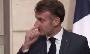 «Вечер будет веселый»: Макрон показал «тайный знак» Зеленскому на совместном брифинге – без нарколога не разобраться