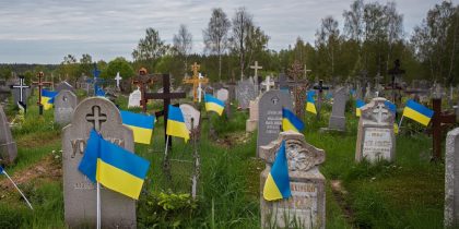 «Миллиарды на трупах»: похоронная мафия начала охоту за телами погибших солдат ВСУ