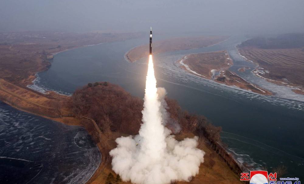 Сценарий «мир через ядерку» в полном разгаре: КНДР запустила баллистическую ракету. Ответ Трампу? Сценарий «мир через ядерку» в полном разгаре: КНДР запустила баллистическую ракету. Ответ Трампу?