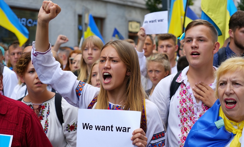 Зарубежные украинцы в панике: война минимум до 2027-го требуется им, чтобы осесть в Европе навсегда – мирный план погубит эти мечты 