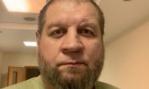 «Я не так давно узнал, что это такое»: спортсмен Емельяненко пройдет лечение в рехабе вместе с Волочковой и Джигурдой