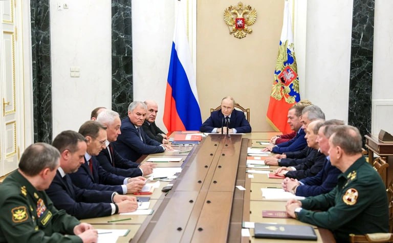 Новости СВО: ядерные испытания, приключения Анджелины Джоли в Херсоне и бойцы ВСУ призывают командование к отступлению из Покровска