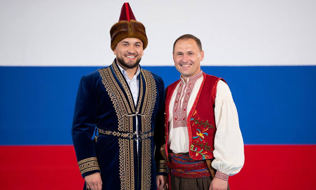 Славяно-тюркский мир: Россия поддерживает все народности в противовес Турции, избавлявшейся от нетюркских народов Славяно-тюркский мир: Россия поддерживает все народности в противовес Турции, избавлявшейся от нетюркских народов