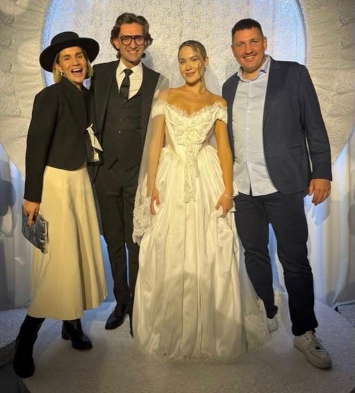 Бывший вратарь сборной России Нигматуллин женился на модели младше него на 29 лет