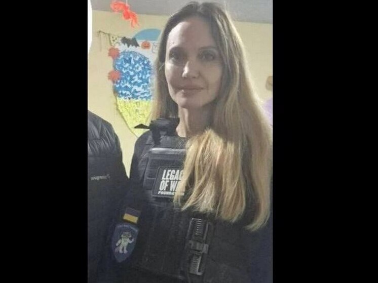 Звезда в шоке: украинские военкомы на глазах у Анджелины Джоли мобилизовали ее охранника Звезда в шоке: украинские военкомы на глазах у Анджелины Джоли мобилизовали ее охранника