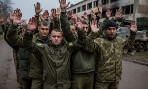 Фронт рухнул: окруженные в Покровске украинские военные начали сдаваться в плен