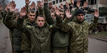 Фронт рухнул: окруженные в Покровске украинские военные начали сдаваться в плен