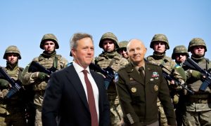 Внезапно и без объявления: в Киеве высадился генеральский десант из США