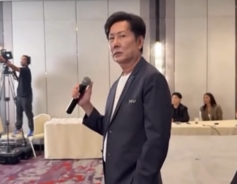 «Ты глупая! Заткнись!»: организатор конкурса «Мисс Вселенная» оскорбил участницу и и спровоцировал скандал