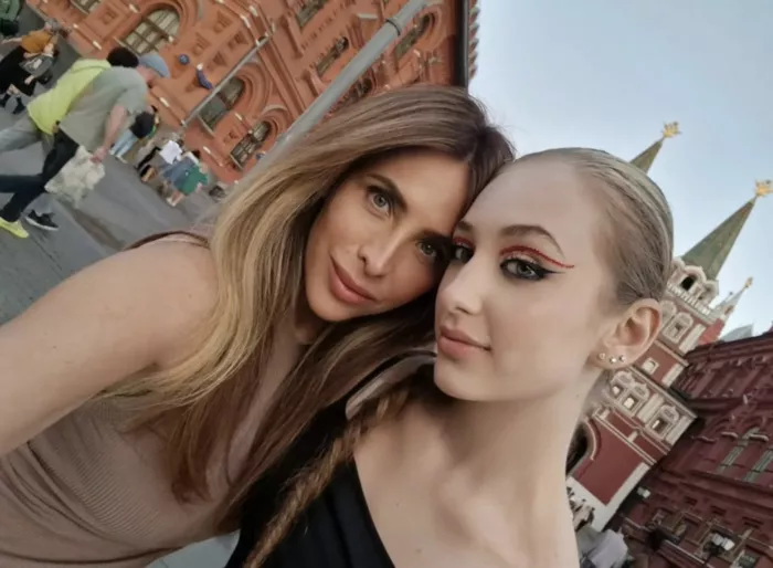 «Я не испытываю к нему ненависти, я его не знаю»: дочь Запашного высказалась о брате от любовницы отца