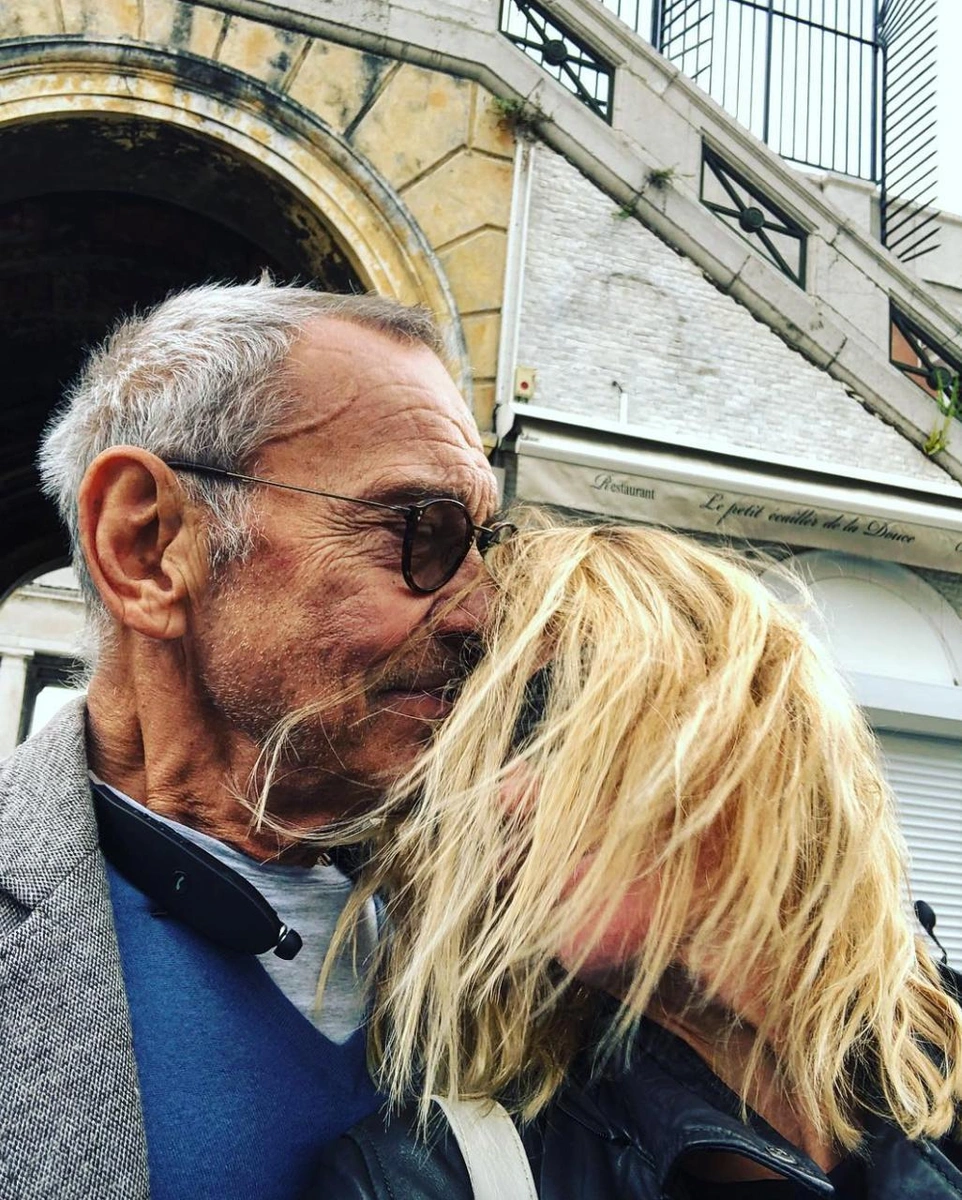 «Мы будем бороться до конца»: Юлия Высоцкая не сдержала слез при разговоре о дочери, 12 лет находящейся в коме