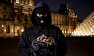 «След ведет в Россию»: Париж пытается обвинить Россию в ограблении Лувра