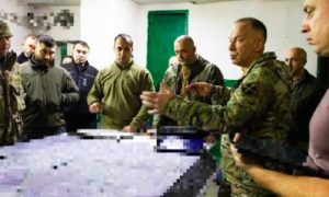 Обещал уничтожить русских за неделю: главком ВСУ Сырский умоляет боевиков держать Покровск