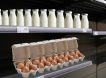 «Девяток яиц и 0,45 молока»: упаковки продуктов в России станут ещё меньше с нового года, предупреждают экономисты