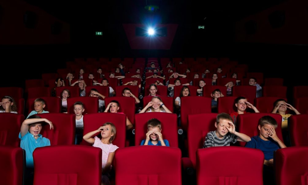 «Детям сожгли глаза»: десятки жителей Хакасии госпитализированы из кинотеатра в больницу 
