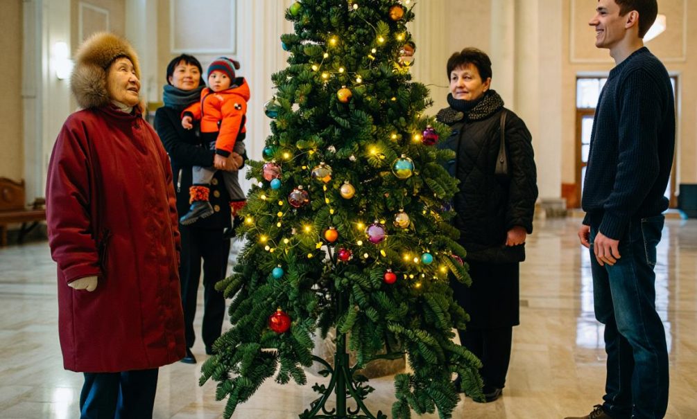 Акбарали захотел защитить шариат: в Москве мусульманин потребовал от соседей убрать ёлку-красавицу из подъезда - БлокнотРУ - Мигранты в России последние новости. Мигранты в России. Мигранты в Москве последние новости. Мигранты. Мигранты в России последние новости на сегодня. Мигранты новости. Восстание мигрантов в России. Мигранты в Москве последние новости на сегодня. Мигранты последние новости на сегодня. Статистика преступлений мигрантов в России 2025. Новости о мигрантах. Новости про мигрантов.