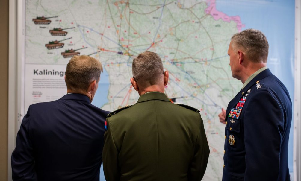 МИД РФ: НАТО открыто готовит блокаду Калининграда и стягивает войска