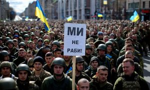 «Не рабы!»: украинский депутат закатил истерику в Верховной раде из-за ВСУ