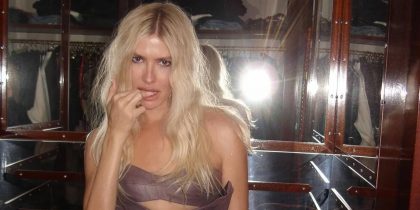 «Целуй меня или беги»: Елена Перминова оголила ягодицы в горячей фотосессии на Хэллоуин