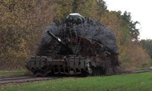 Танк-ёж поверг в ужас врага: на фронте заметили необычную боевую машину ВС РФ