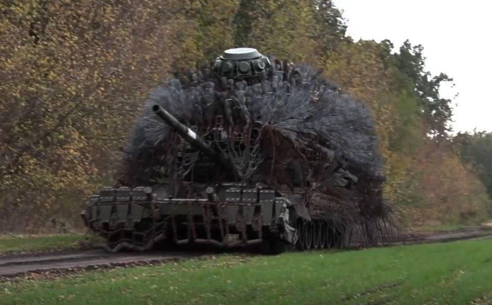 Танк-ёж поверг в ужас врага: на фронте заметили необычную боевую машину ВС РФ 